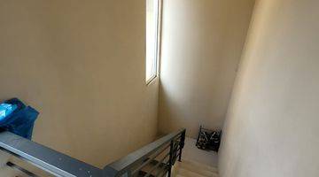 Gambar 4 Rumah Bagus Unfurnished SHM di Setraduta, Bandung