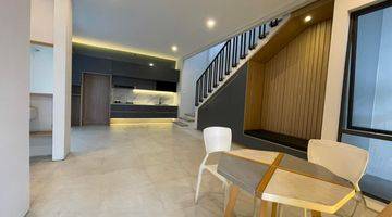 Gambar 2 Rumah 2 Lantai Bagus Unfurnished SHM di Setraduta Casa Grande , Bandung