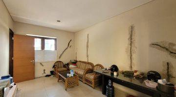 Gambar 1 Rumah Bagus Unfurnished SHM di Setraduta, Bandung