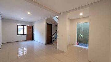 Gambar 1 Rumah 2 Lantai Bagus Unfurnished SHM di Setraduta, Bandung