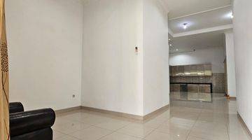 Gambar 1 Rumah Sumarecon Kelapa Gading 200m² Jalan Lebar