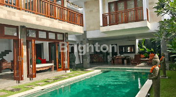 Gambar 4 Stunning three bedroom villa in Petitenget Bali