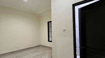 Gambar 2 Rumah 2 Lantai Bagus Semi Furnished di Bsd The Icon Simplicity