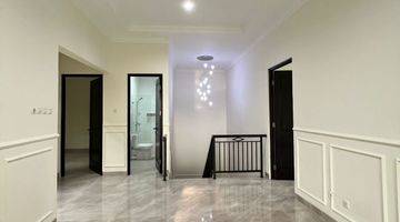 Gambar 3 Rumah 2 Lantai Bagus Semi Furnished di Bsd The Icon Simplicity