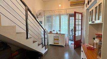 Gambar 1 Dijual Rumah Cantik, 2 Lt Semi Furnished ,shm di Sektor 9 bintaro