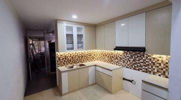 Gambar 3 Rumah 2 Lantai ,bagus,semi Furnished, Shm, di Kebayoran Residence