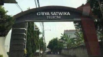 Gambar 2 RUMAH MEGAH DI PERUMAHAN TELKOM GRIYA SATWIKA