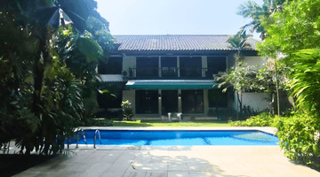 Gambar 4 Dijual Harga Menarik Rumah Modern Klasik, Taman Luas Lingkungan Tenang