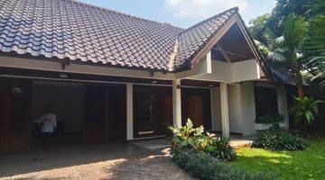 Gambar 2 Dijual Harga Menarik Rumah Modern Klasik, Taman Luas Lingkungan Tenang