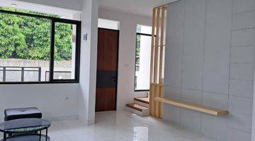 Gambar 4 Rumah BARU 2 lantai Hook hadap Timur semi Furnished SHM sayap Jl Peta tengah kota Bandung