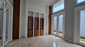 Gambar 1 Dijual Rumah mewah dengan kolam renang lt.313m² di Taman Beverly Golf Lippo Karawaci 