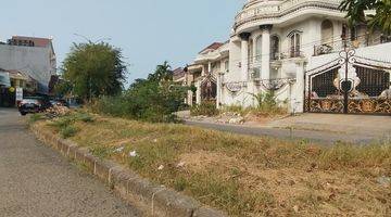 Gambar 4 Rumah Megah Bangunan Classic Taman Palem Lestari Jakarta Barat