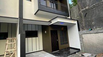 Gambar 1 Townhouse 2 Lantai Akses Nempel Jalan Raya Lokasi Strategis.