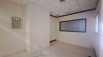 Gambar 2 Sewa Kantor Soho Capital Central Park Sdh Partisi 136 M2 Hrg Nego