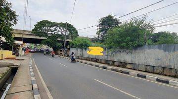 Gambar 1 Tanah Hoek pinggir jalan raya 