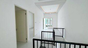 Gambar 1 Rumah 2 Lantai Sudah Renovasi Unfurnished SHM di Pantai Mentari Kenjeran, Surabaya