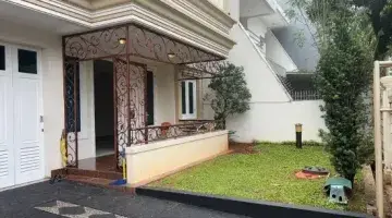 Gambar 1 Rumah cozy dalam cluster berada di Komplek Intercon, Jakarta Barat,