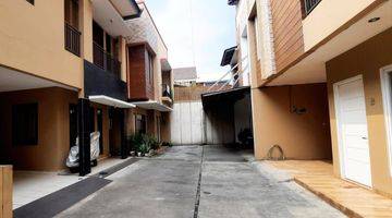 Gambar 3 Rumah Town House Siaga 2,5 Lantai  Pejaten Bara 