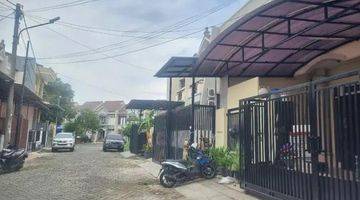 Gambar 2 *DIJUAL Rumah 2 Lantai di  Daan Mogot Baru - Cluster GILIMANUK*

Luas tanah : 90m ( 6 x 15m )
Luas bangunan : 122m
2 Lantai
3 + 1 Kamar Tidur
2 + 1 Kamar Mandi
Kitchen Set Alumunium ( baru pasang 2023 )
Row Jalan bisa 3 mobil
Hadap barat
Sertifikat : SHM
