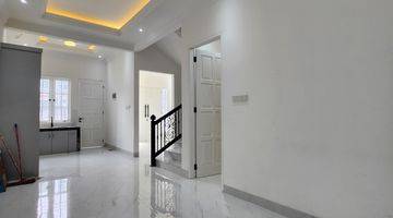 Gambar 2 Rumah Baru Design Classic Modern Dalam Komplek Duren Sawit Jaktim