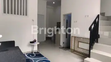 tampak depan rumah baru 2 lantai di