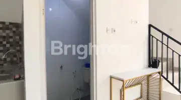 kamar mandi rumah baru 2 lantai di