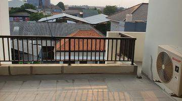 Gambar 1 Rumah Best Price N Quality 2,5 Lantai Hadap Barat