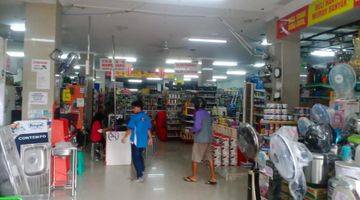 Gambar 1 Supermarket Bangunan Karawang 