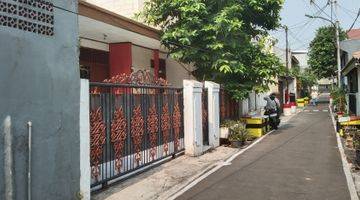 Gambar 2 Disewakan Rumah Semi Furnished Rapi Dan Terawat 2lt Garasi 2mbl Area Pulomas