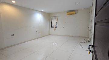 Gambar 1 Dijual Villa Palace Residence Jalan Mustang