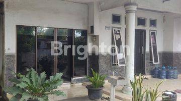 Gambar 1 Rumah Jalan besar bonus toko