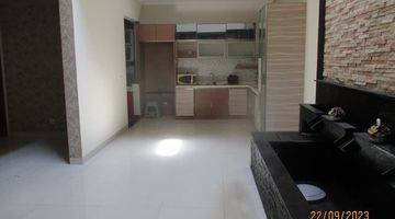 Gambar 2 Rumah Bagus siap huni 2 lantai, semifurnish, dan Luas Bangunan 400 m2 dengan lima (5) Kamar Tidur, sudah ada kitchen set, dan rumah hadap Selatan, lokasi sangat strategis dekat pintu TOL BSD TB Simatupang, Stasiun Rawabuntu, dan dekat ke Aeon Mall dan Ice