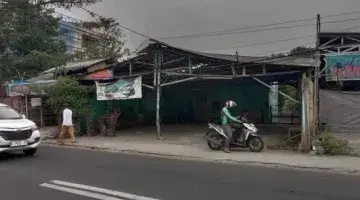 Gambar 1 Komersil Ada Beberapa Bangunan Rumah Induk, Gudang Meruya, Jakarta Barat