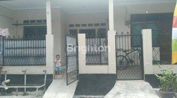 Gambar 1 RUMAH 2 PINTU DI KOMPLEK TNI AL CIANGSANA