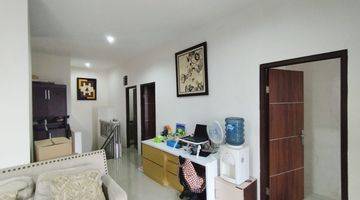 Gambar 4 Rumah Cantik 2 Lantai, Lokasi Kompleks Premium 