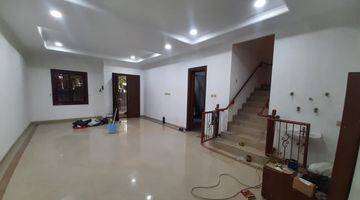 Gambar 3 Disewa Rumah Baru Renov Cocok Tuk Kantor ruang Usaha di Tanjung Duren Utara, Lt 152m2, 2 Lantai, Kawasan Ramai Dekat Taman, Jakarta Barat