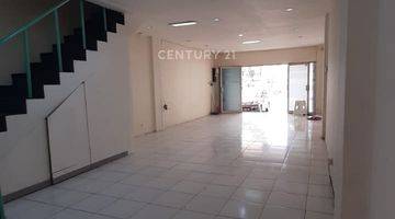 Gambar 4 Ruko 3 Lt Lokasi Strategis  Jl.  R Suprapto  Full Renovasi R1970