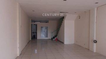 Gambar 3 Ruko 3 Lt Lokasi Strategis  Jl.  R Suprapto  Full Renovasi R1970