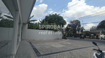 Gambar 2 For Rent Spacious Shop House In Busy Street Kerobokan