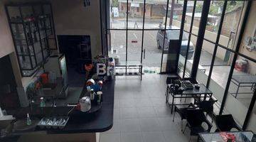 Gambar 1 Cafe beserta isinya lokasi strategis jalan lintas kota Binjai