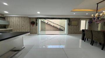 Gambar 4 Dijual Villa Lux Komplek The Palace Residence Polonia