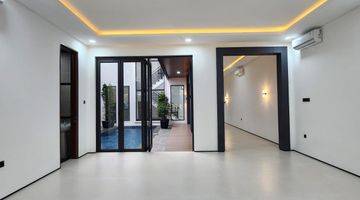 Gambar 1 Rumah 2 Lantai Semi Furnished SHM di Kemang, Jakarta Selatan