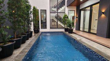 Gambar 3 Rumah 2 Lantai Semi Furnished SHM di Kemang, Jakarta Selatan