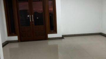 Gambar 2 Rumah eksklusif town house 3 Lantai di Pejaten