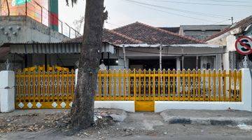 Gambar 1 Rumah Tengah Kota Jombang Pinggir Jalan Area Komersil