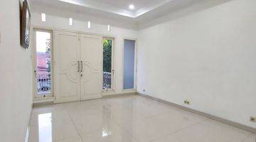 Gambar 2 Rumah 2 Lantai Semi Furnished SHM di Kelapa Gading, Jakarta Utara