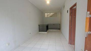 Gambar 2 Rumah Minimalis Semi Furnished Ada Balkon Di  Area Bintaro