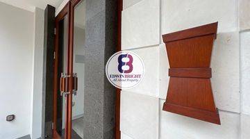 tampak depan rumah brand new mewah di