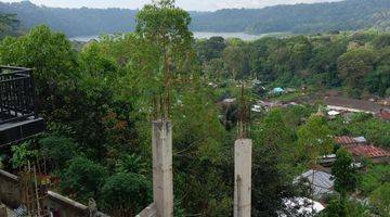 Gambar 2 Tanah view danau tamblingan dan pegunungan, udara sejuk dan asri