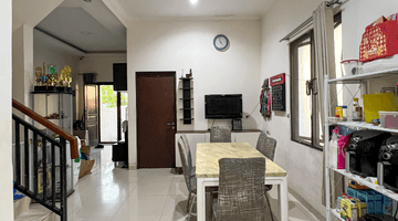 Gambar 3 Rumah Metland Puri, 2,5 Lantai, Hoek